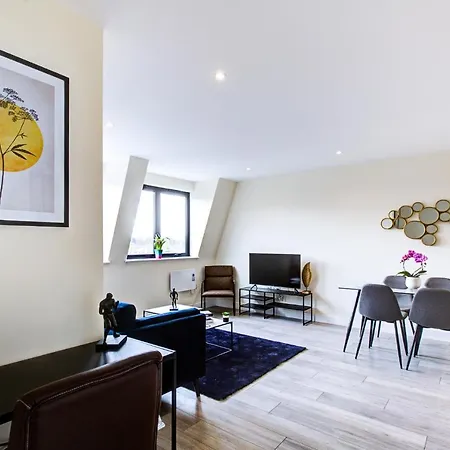 Hybrid Resi - Cheam, Sutton Near Wimbledon With Onsite Car Parking Apartment Exterior photo