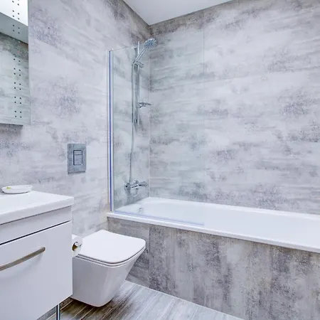Hybrid Resi - Cheam, Sutton Near Wimbledon With Onsite Car Parking Apartment Exterior photo