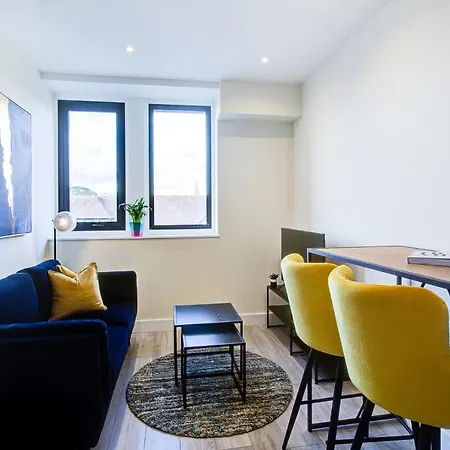 Hybrid Resi - Cheam, Sutton Near Wimbledon With Onsite Car Parking Apartment Exterior photo