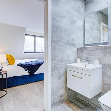 Hybrid Resi - Cheam, Sutton Near Wimbledon With Onsite Car Parking Apartment Exterior photo