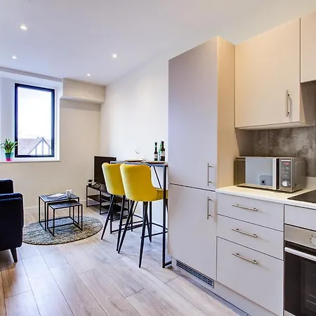 Hybrid Resi - Cheam, Sutton Near Wimbledon With Onsite Car Parking Apartment Exterior photo