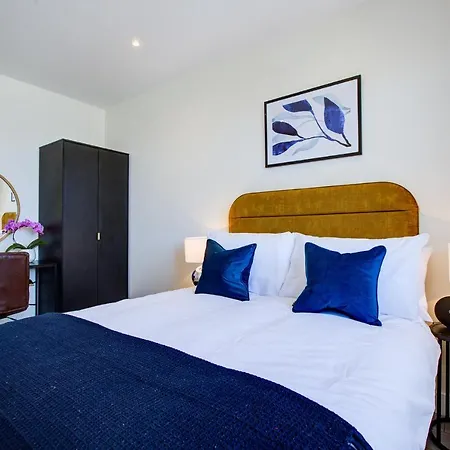 Hybrid Resi - Cheam, Sutton Near Wimbledon With Onsite Car Parking Apartment Exterior photo