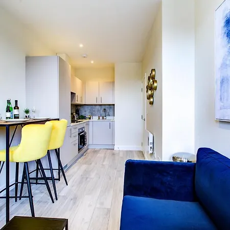 Hybrid Resi - Cheam, Sutton Near Wimbledon With Onsite Car Parking Apartment Exterior photo