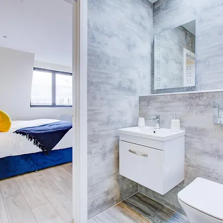 Hybrid Resi - Cheam, Sutton Near Wimbledon With Onsite Car Parking Apartment Exterior photo