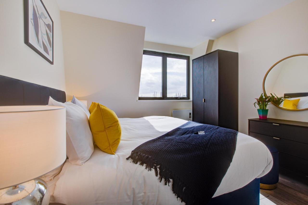 Apartment Hybrid Resi - Cheam, Sutton Near Wimbledon With Onsite Car Parking Cheam