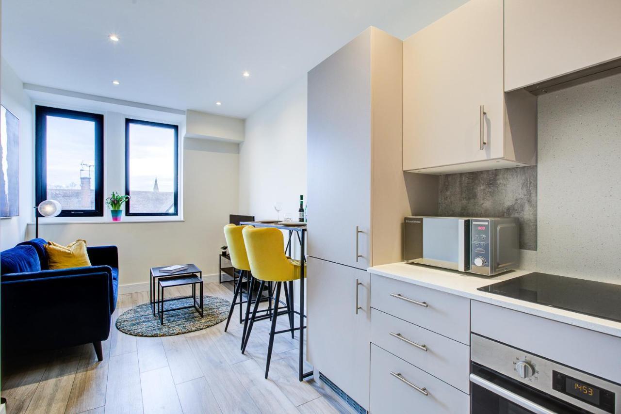 Hybrid Resi - Cheam, Sutton Near Wimbledon With Onsite Car Parking Apartment Cheam