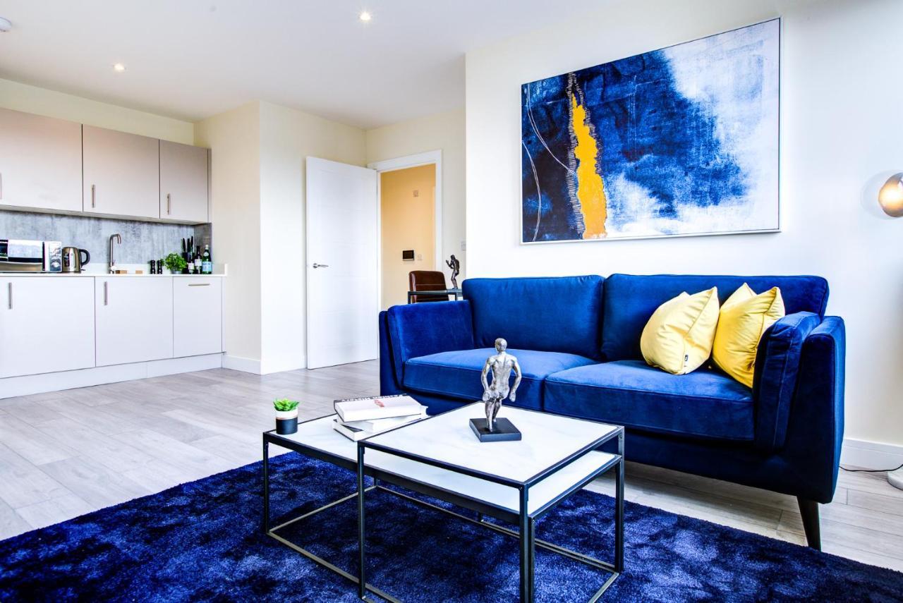 Hybrid Resi - Cheam, Sutton Near Wimbledon With Onsite Car Parking Cheam