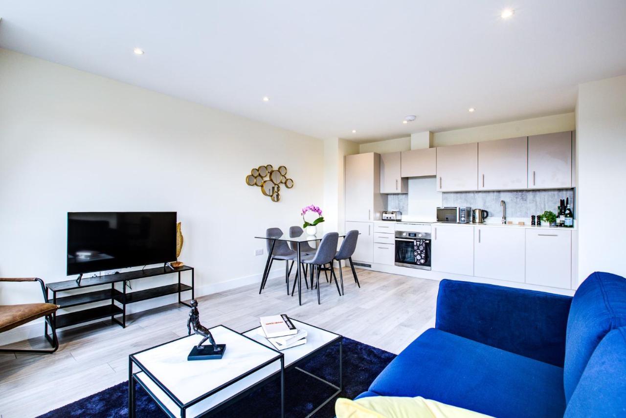 Hybrid Resi - Cheam, Sutton Near Wimbledon With Onsite Car Parking Apartment Cheam