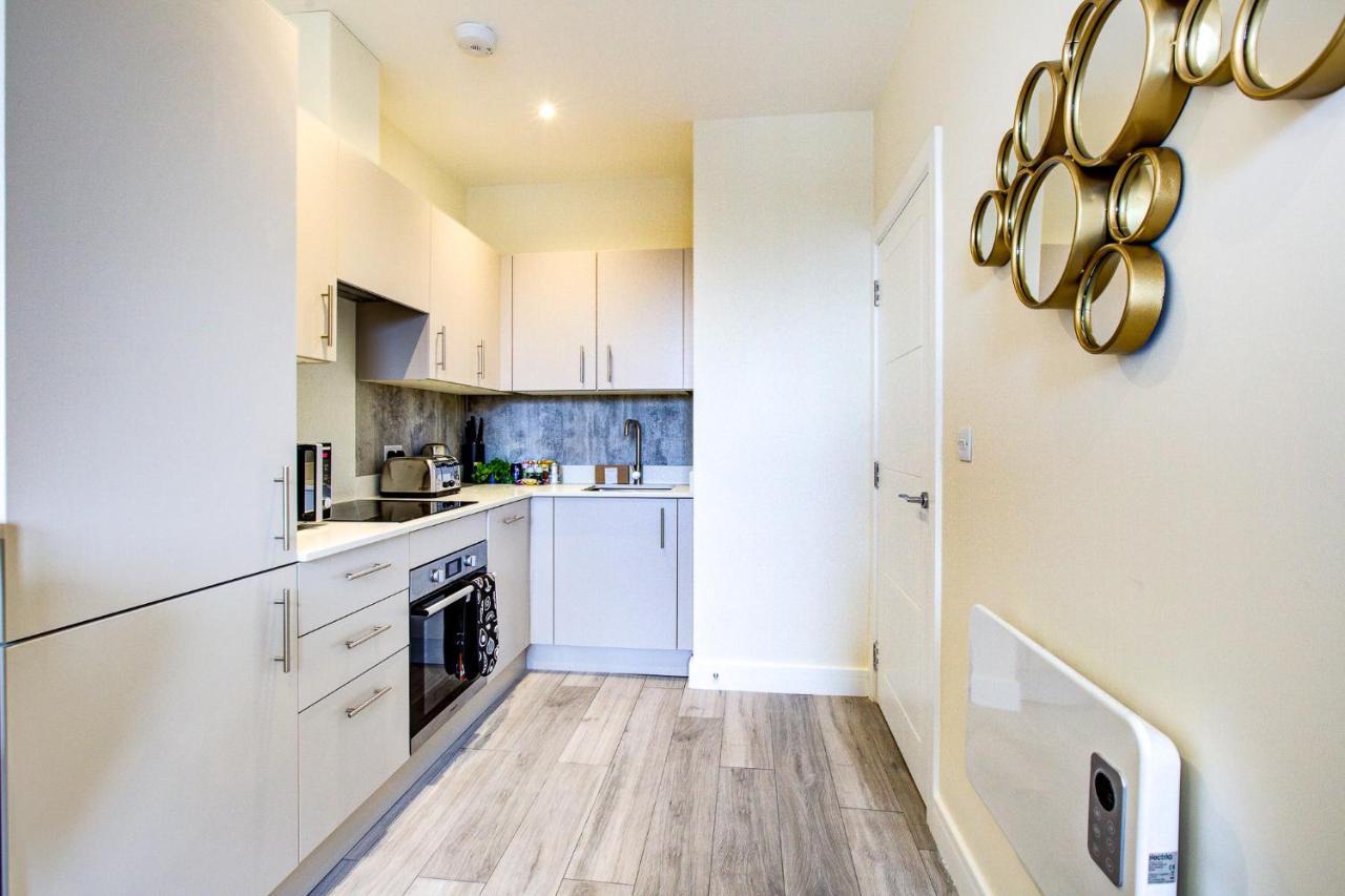 Apartment Hybrid Resi - Cheam, Sutton Near Wimbledon With Onsite Car Parking *