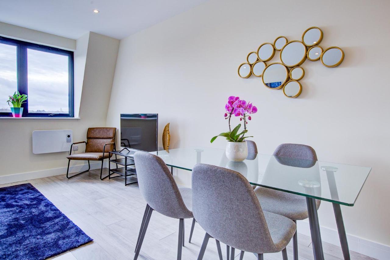 Apartment Hybrid Resi - Cheam, Sutton Near Wimbledon With Onsite Car Parking Cheam