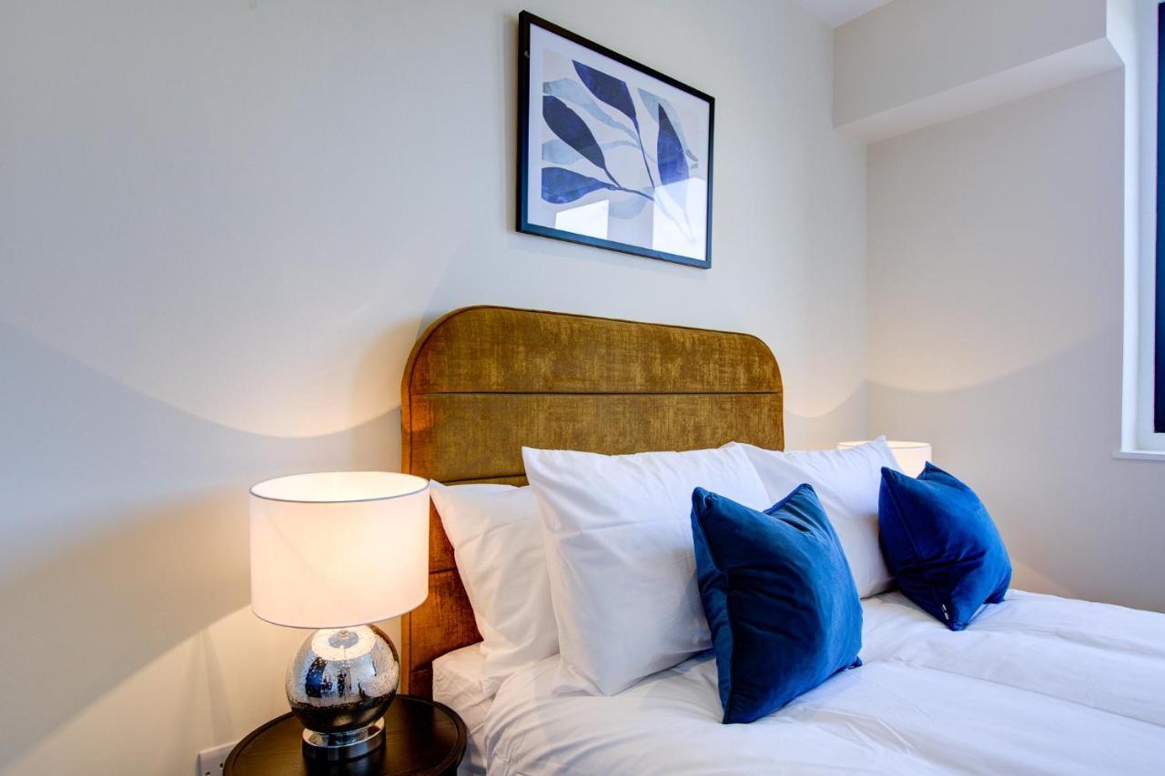 Hybrid Resi - Cheam, Sutton Near Wimbledon With Onsite Car Parking Apartment Cheam