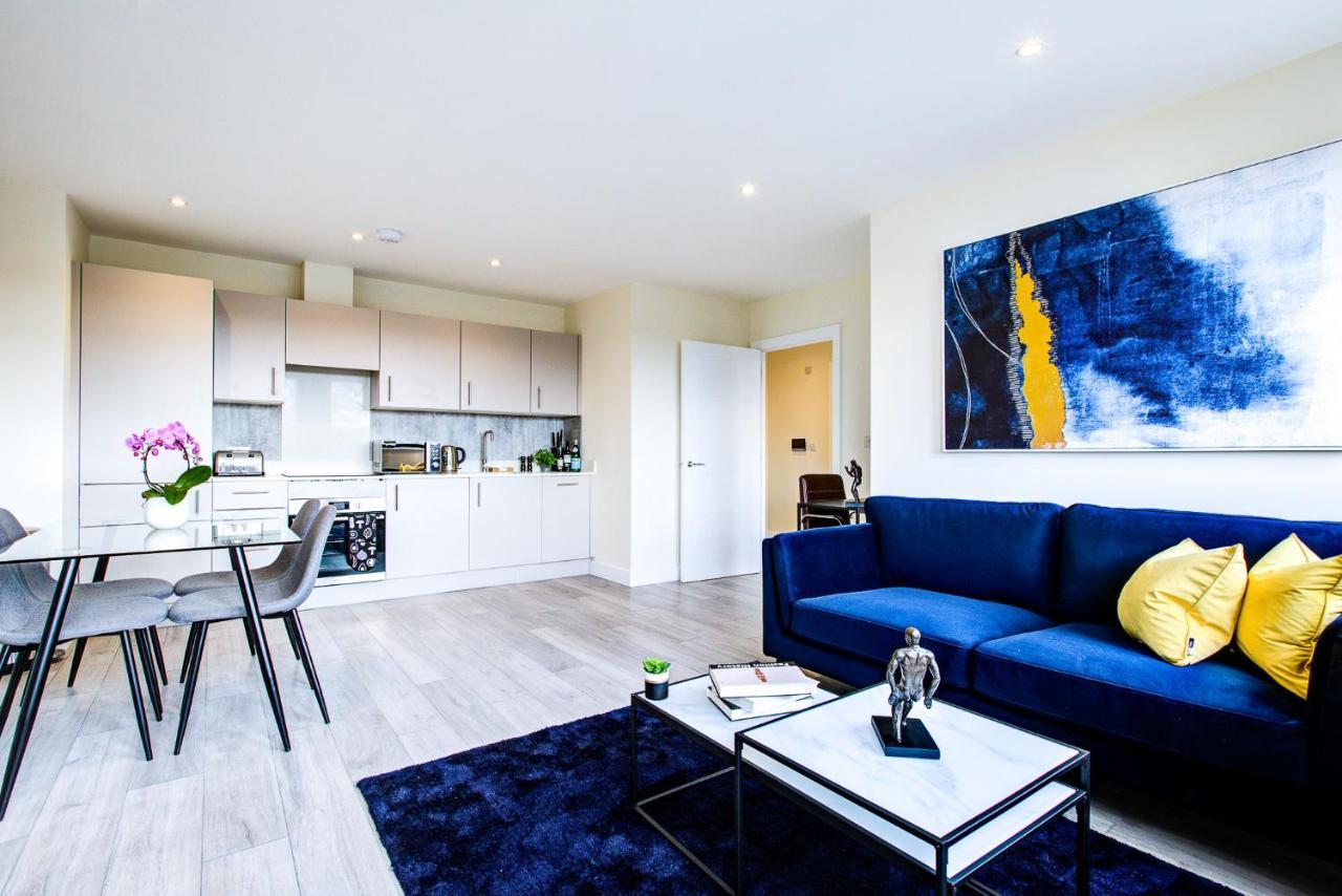 Hybrid Resi - Cheam, Sutton Near Wimbledon With Onsite Car Parking Cheam