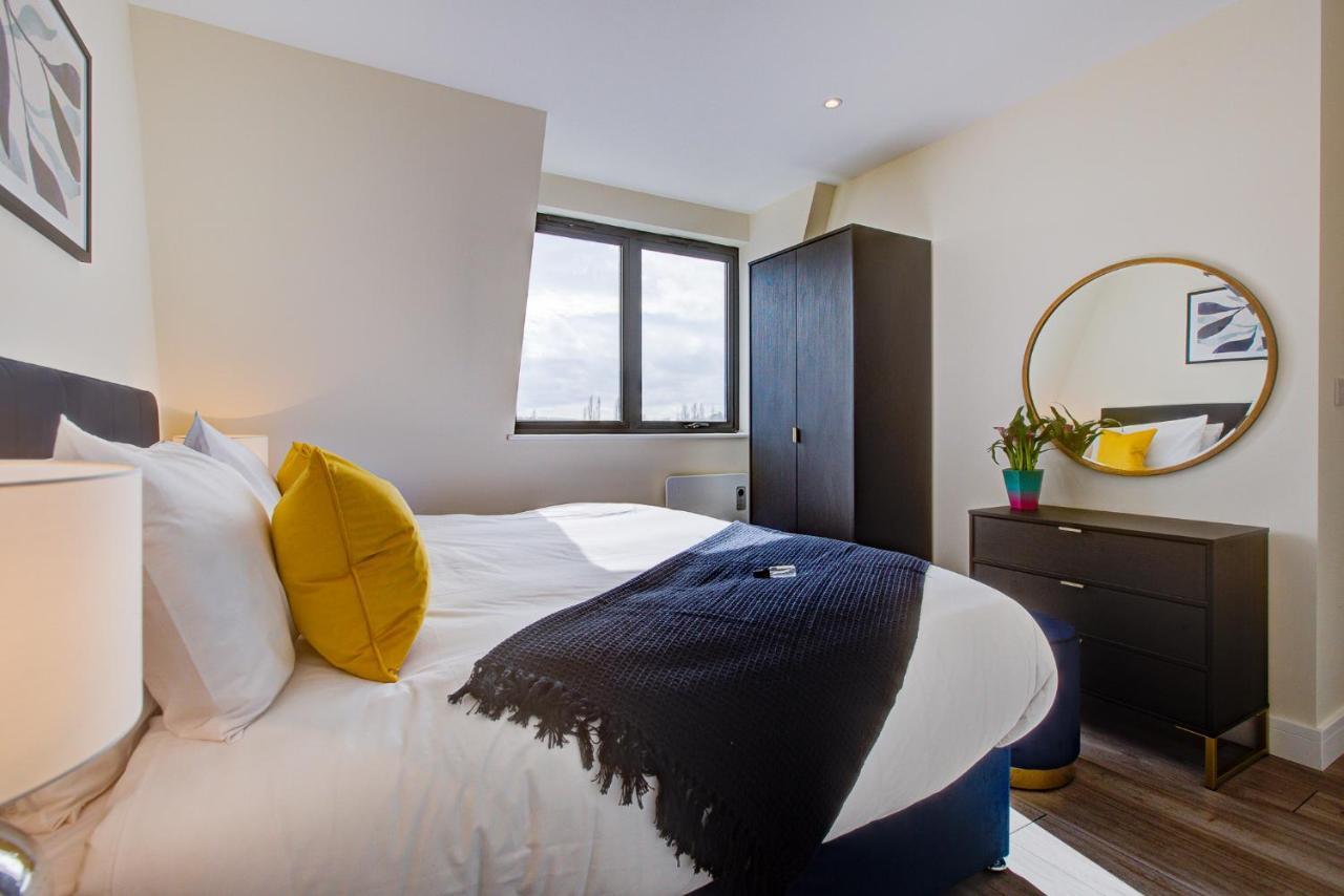 Hybrid Resi - Cheam, Sutton Near Wimbledon With Onsite Car Parking Cheam