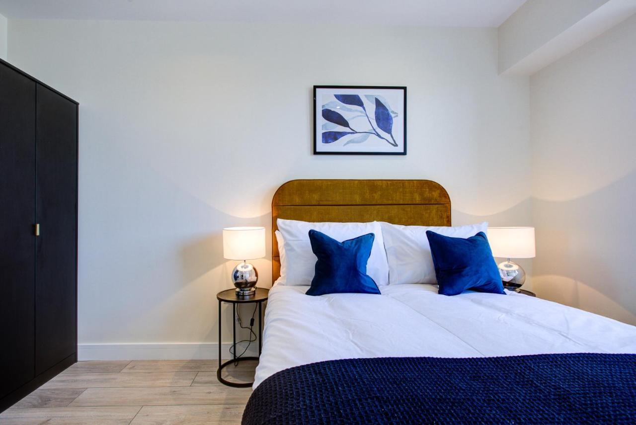 Apartment Hybrid Resi - Cheam, Sutton Near Wimbledon With Onsite Car Parking *
