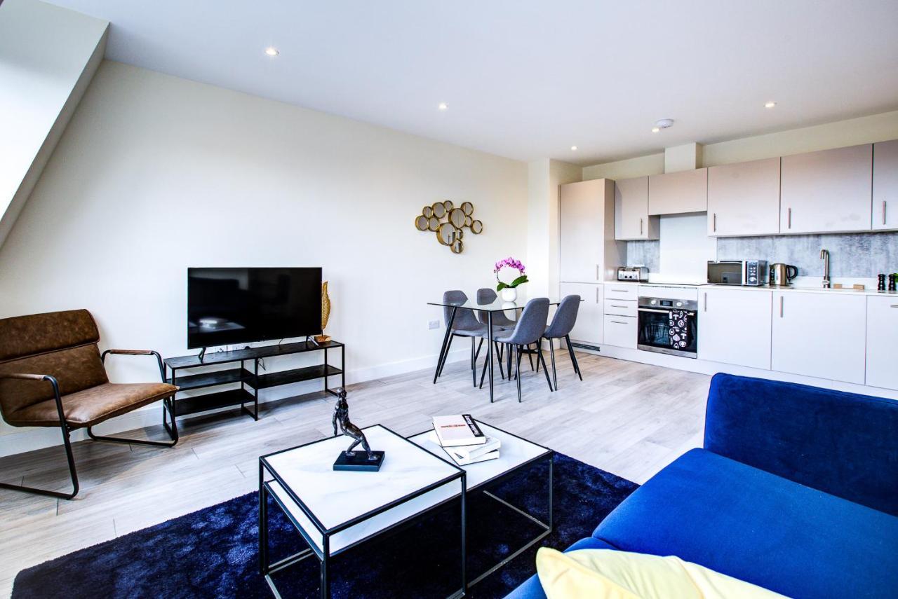 Hybrid Resi - Cheam, Sutton Near Wimbledon With Onsite Car Parking Cheam