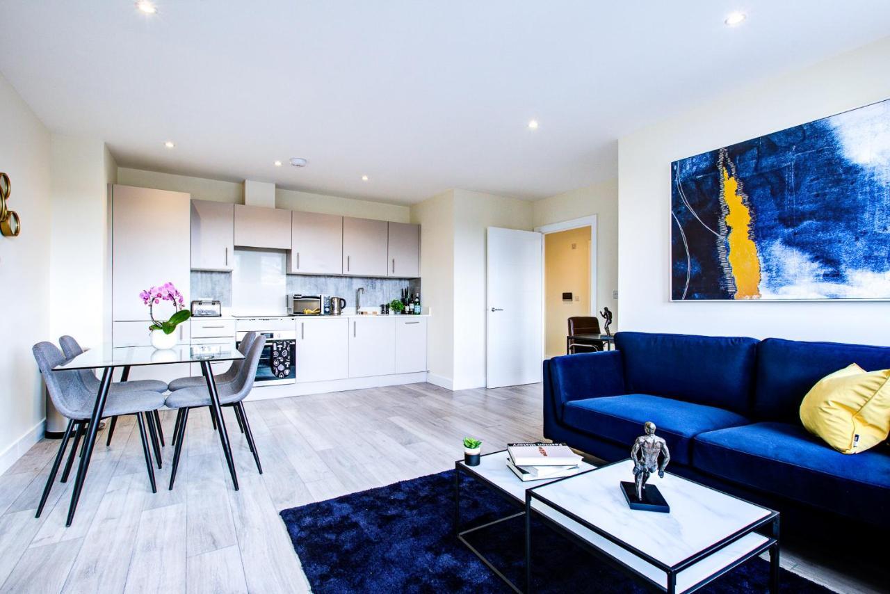 Hybrid Resi - Cheam, Sutton Near Wimbledon With Onsite Car Parking Apartment *