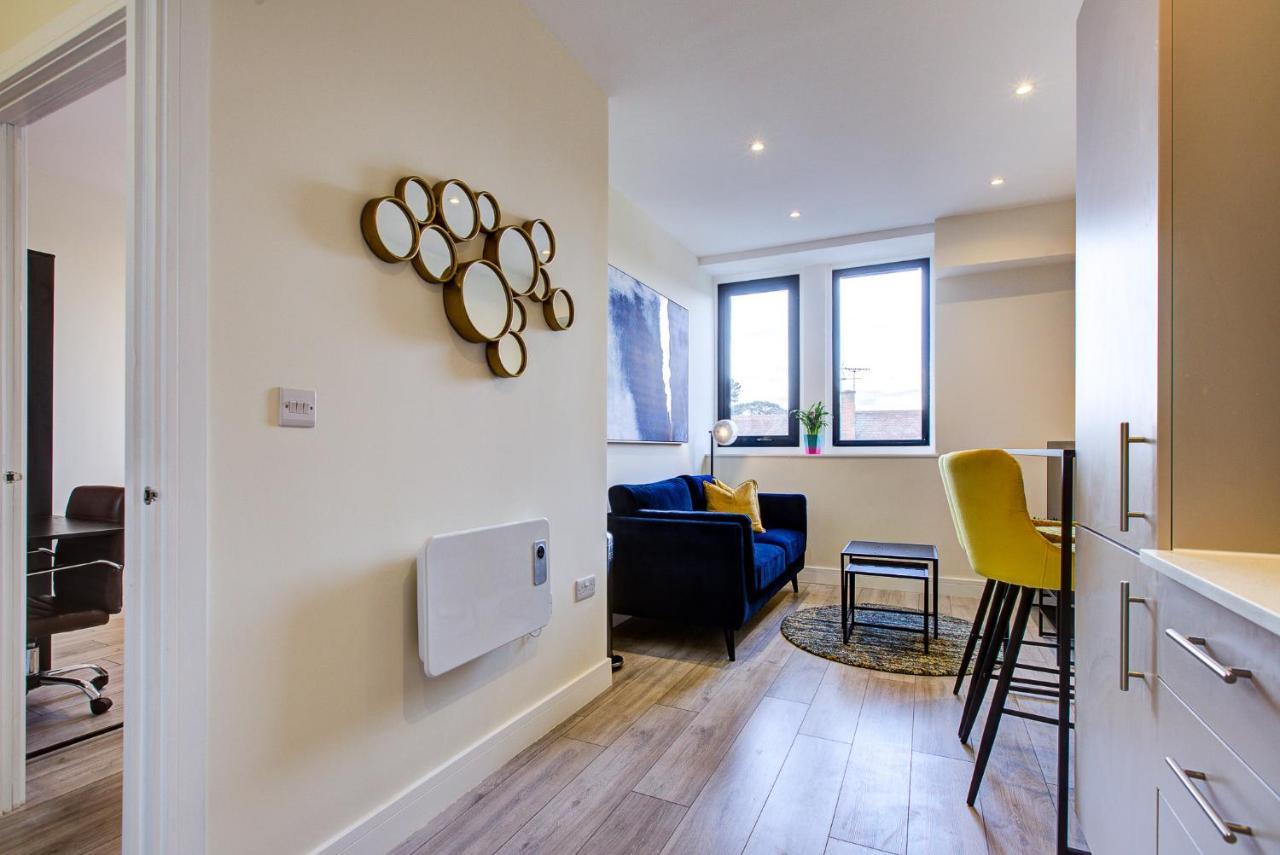 Hybrid Resi - Cheam, Sutton Near Wimbledon With Onsite Car Parking Apartment Cheam