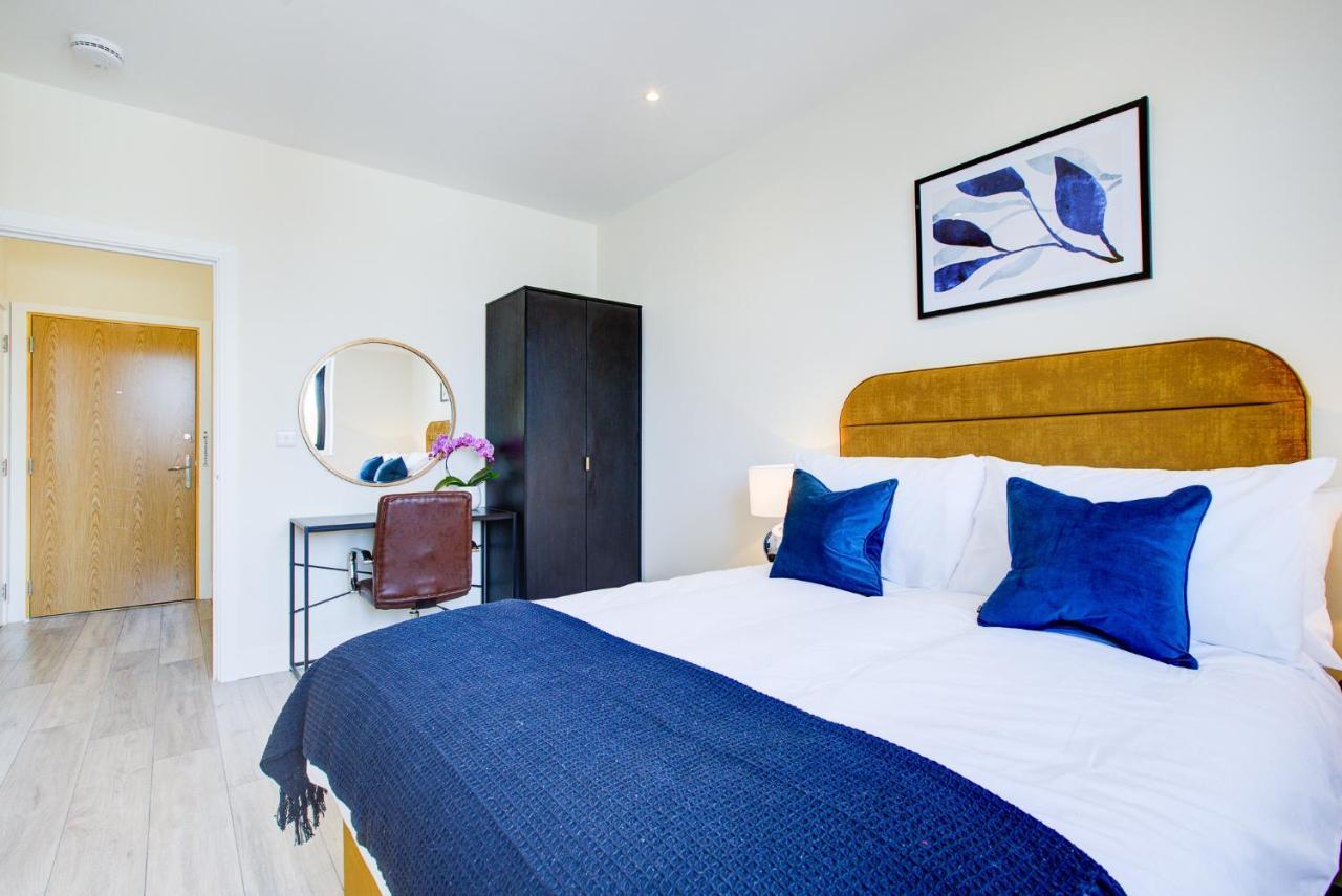 Hybrid Resi - Cheam, Sutton Near Wimbledon With Onsite Car Parking Cheam