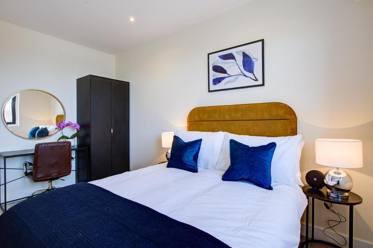 Hybrid Resi - Cheam, Sutton Near Wimbledon With Onsite Car Parking Cheam