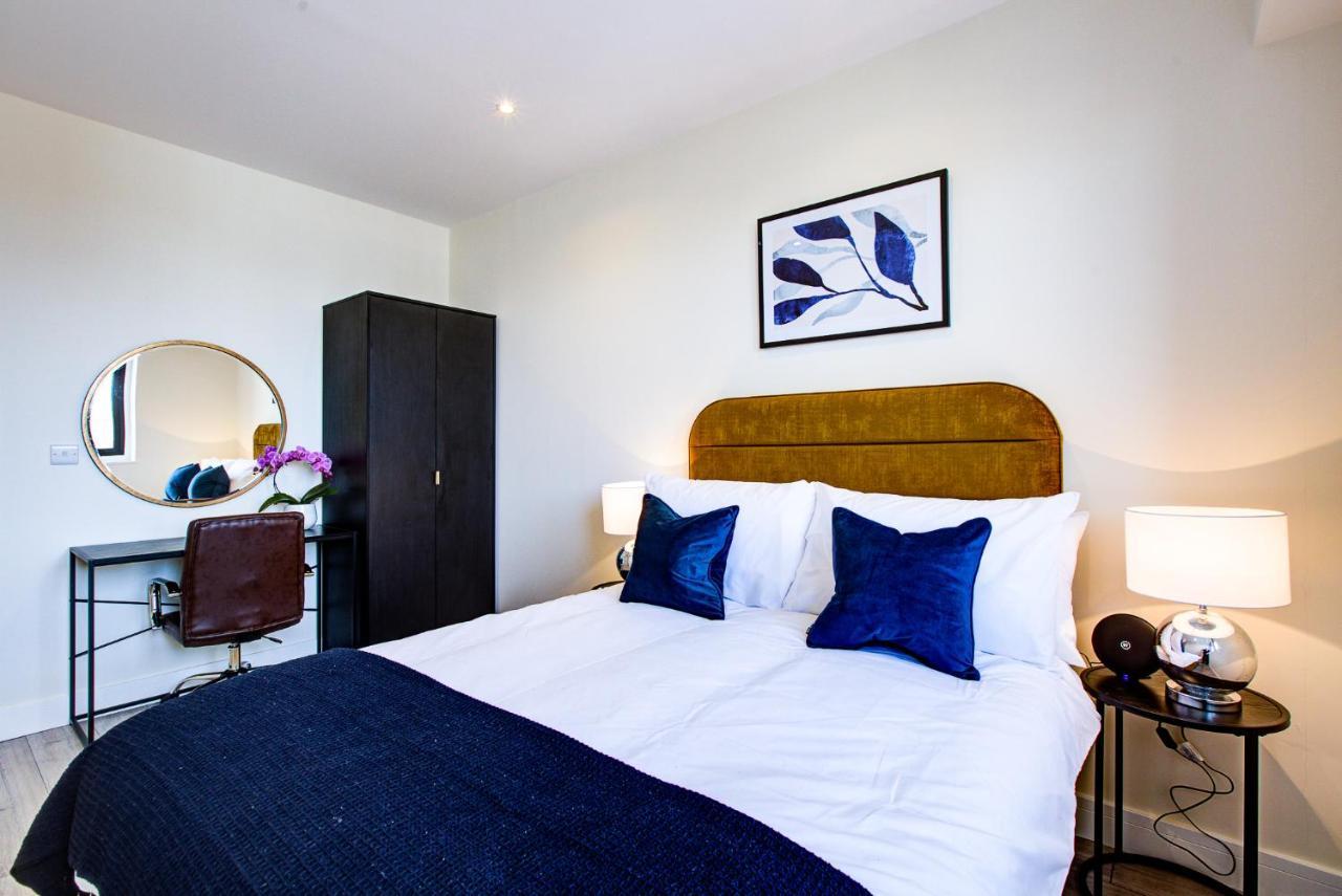 Apartment Hybrid Resi - Cheam, Sutton Near Wimbledon With Onsite Car Parking