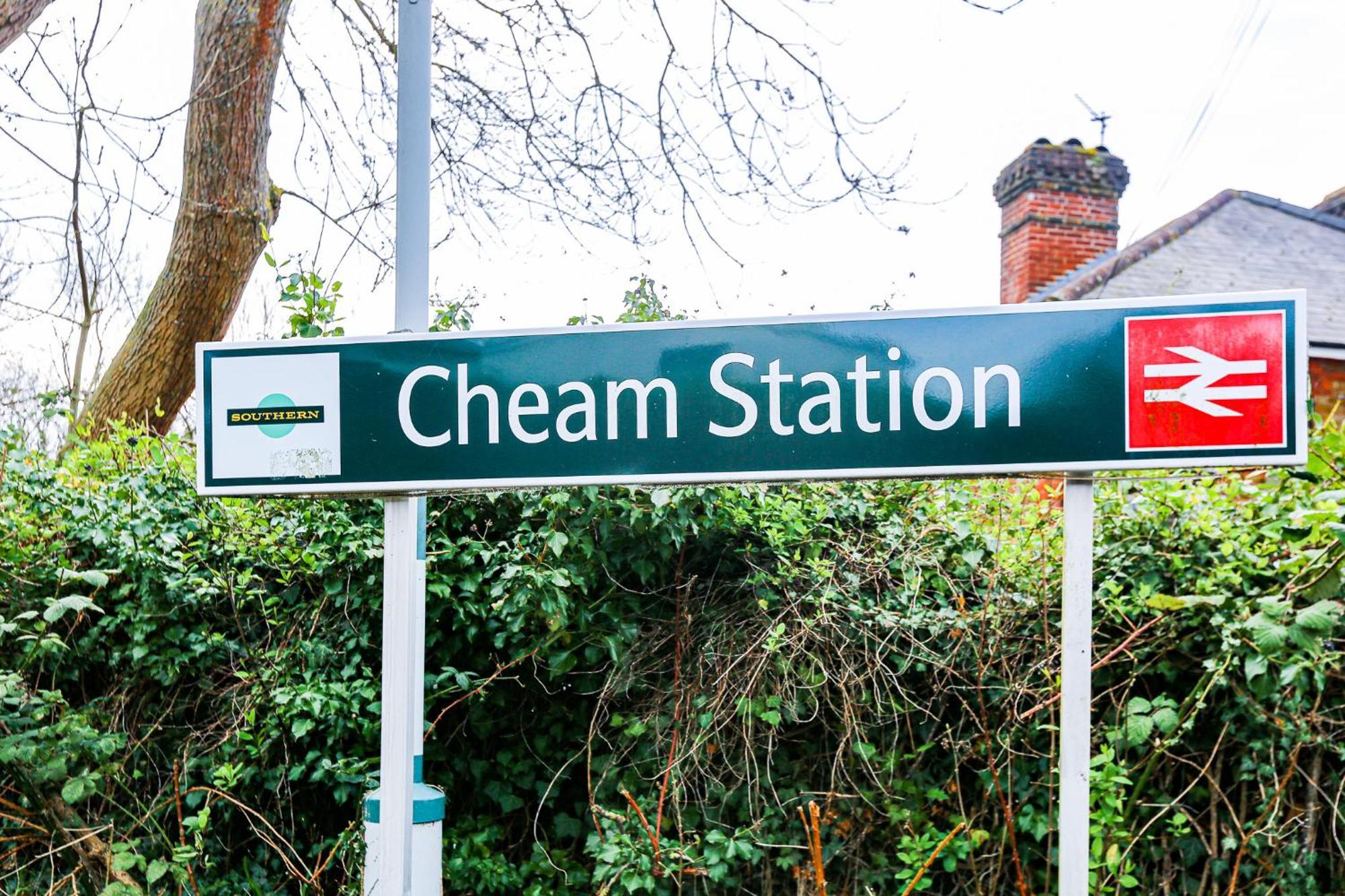 Hybrid Resi - Cheam, Sutton Near Wimbledon With Onsite Car Parking *