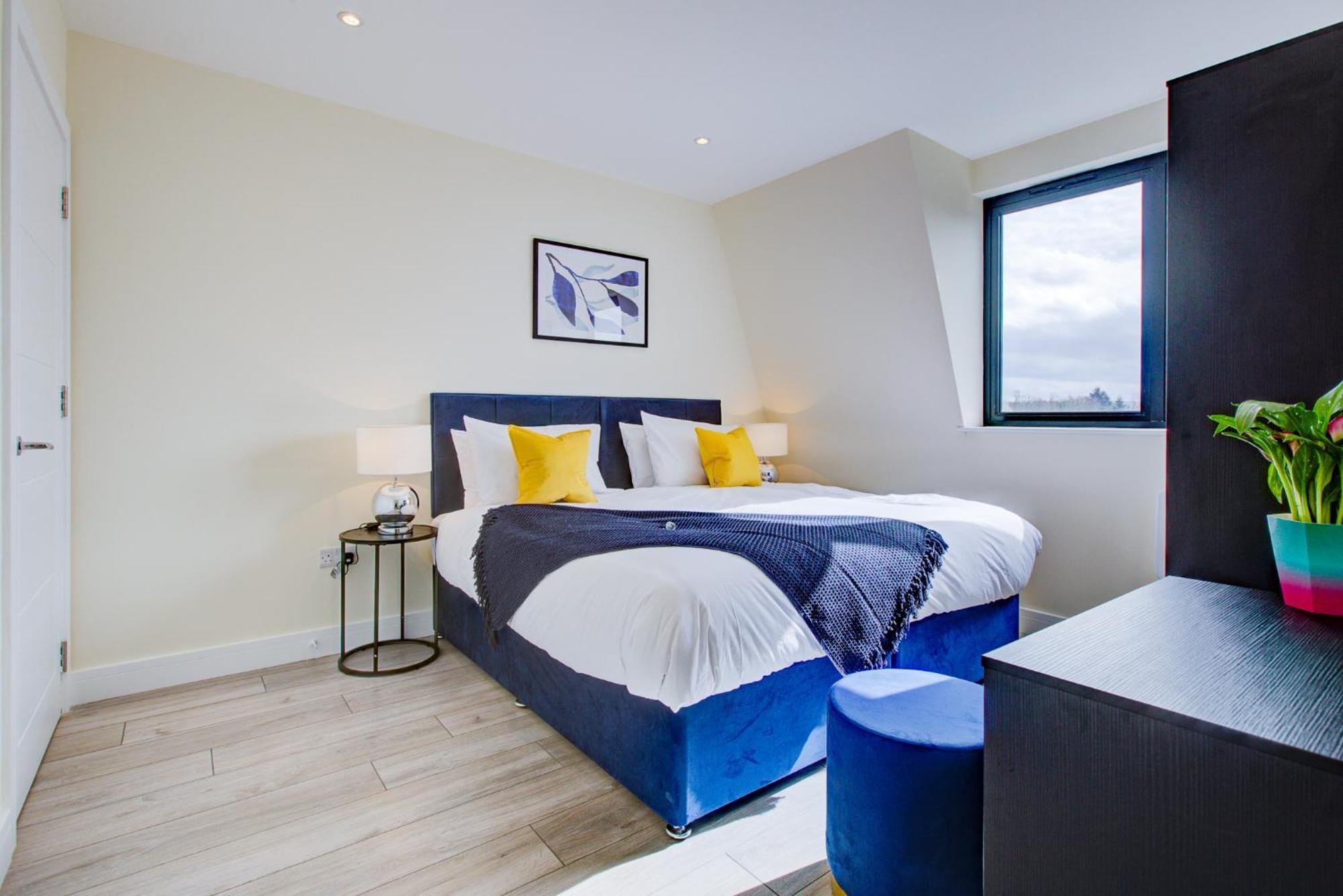 Hybrid Resi - Cheam, Sutton Near Wimbledon With Onsite Car Parking Cheam